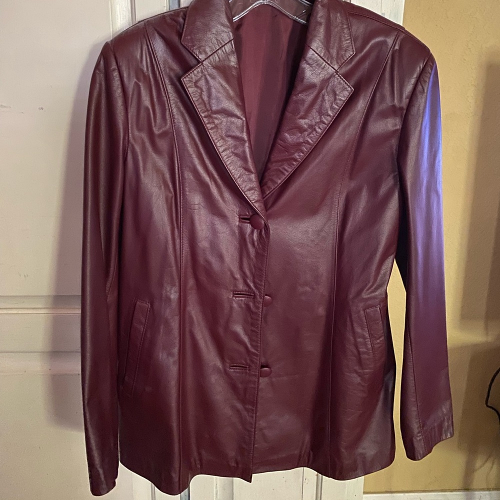 Beautiful burgundy custom made unbranded, calf leather jacket sz 6